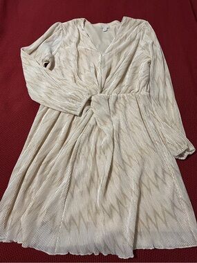 Cato Cream Long-Sleeve Twist-Front Pleated Dress